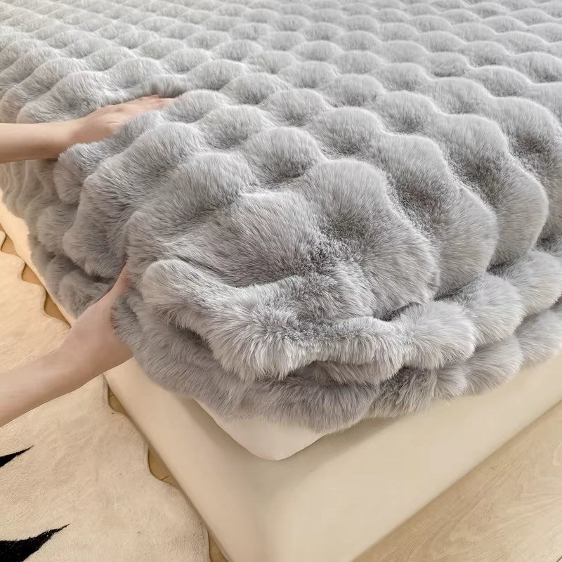 Indulge in Comfort with Our Cozy Winter Rabbit Fleece Fitted Bed Sheet - Plush Elastic Mattress Protector for Ultimate Warmth