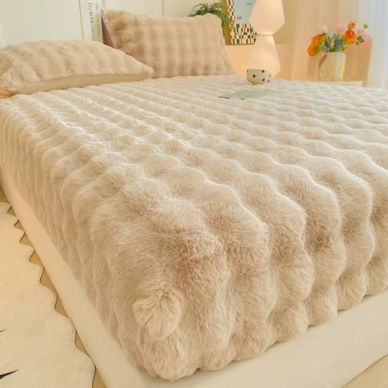Indulge in Comfort with Our Cozy Winter Rabbit Fleece Fitted Bed Sheet - Plush Elastic Mattress Protector for Ultimate Warmth